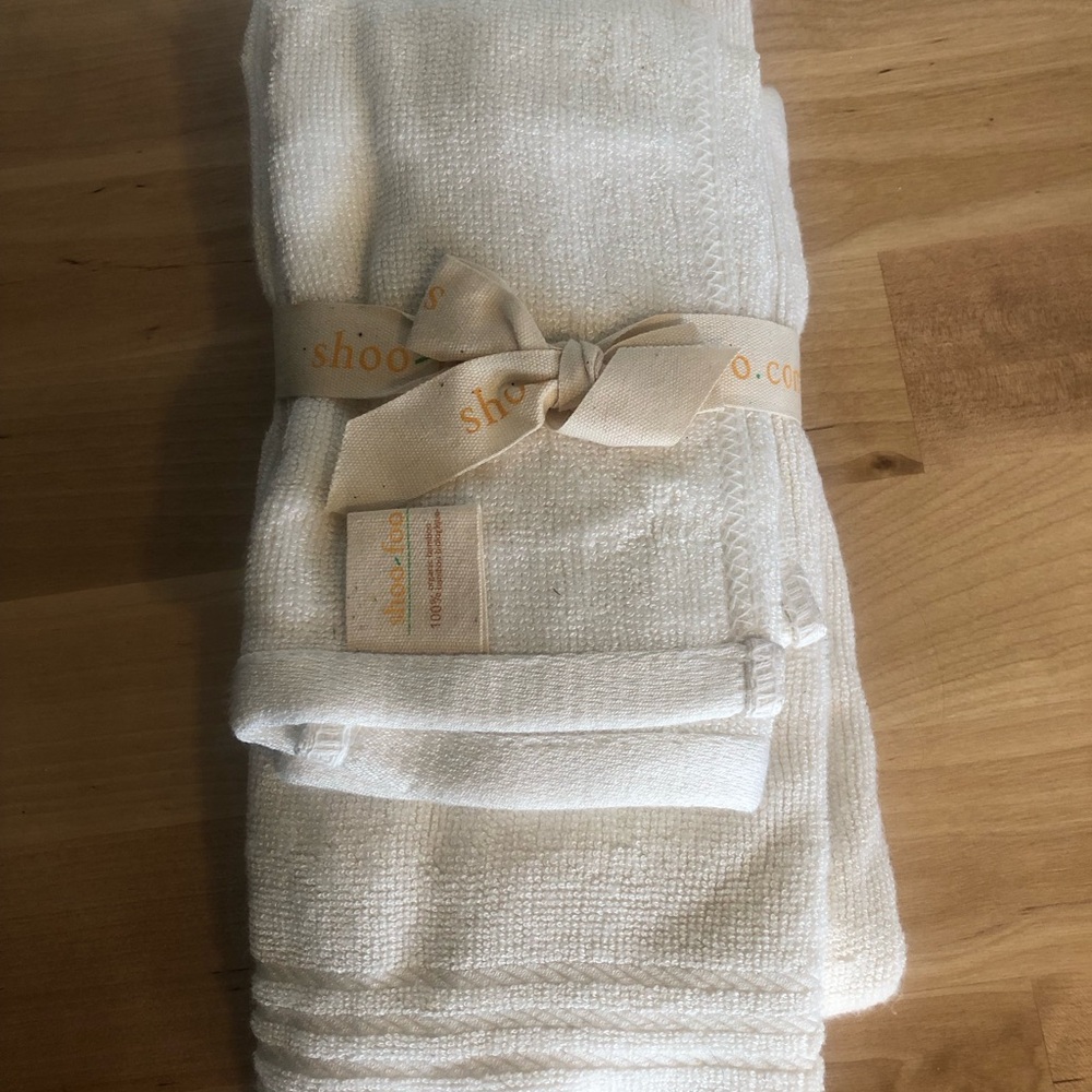 NWT Luxurious Organic Bamboo Hand Towel & Facecloth Set